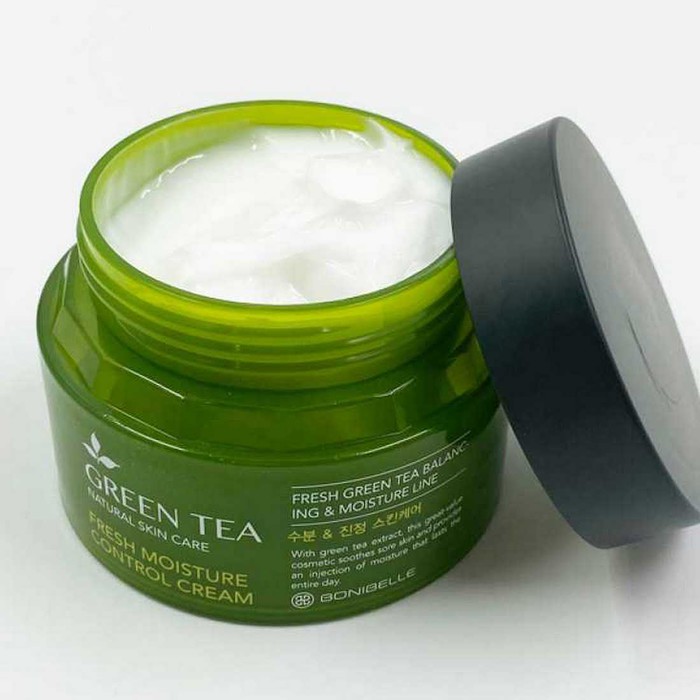 Крема зеленый чай отзывы. Крем Bonibelle зеленый чай. Крем для лица Green Tea. Green Tea natural Skin Care Fresh Moisture Control Cream. Bonibelle крем для лица с зеленым чаем.