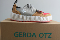   GERDA OTZ ,   