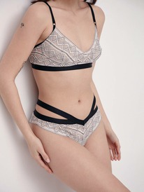 09.04  CONTE ELEGANT ������ CONTE ������ �� ���������� ������� FAIRYTALE LBE 155